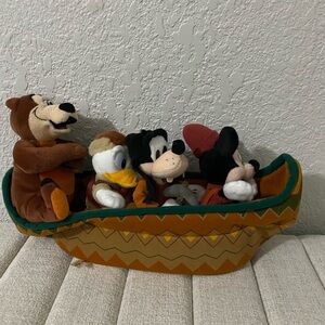 Fort wilderness vintage Mickey canoe beanie plush set